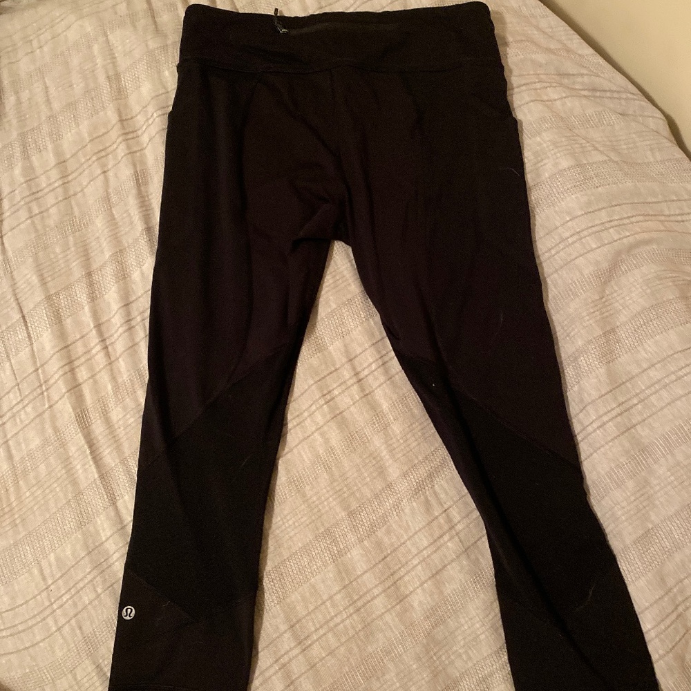 Lululemon capris with mesh